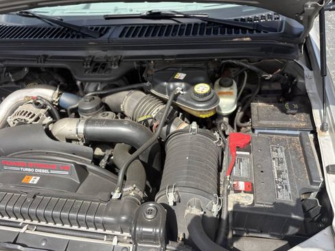 Used 2005 Ford Excursion XLT AWD/4WD image 17