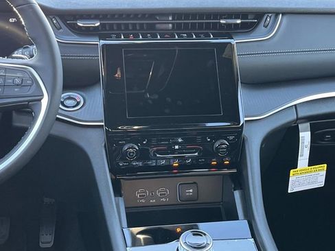 New 2025 Jeep Grand Cherokee Laredo X w/ Luxury Tech Group I image 15