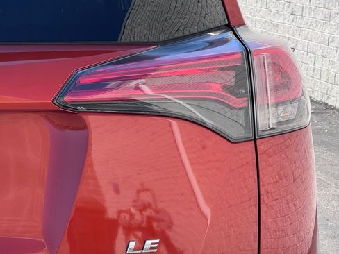 Used 2016 Toyota RAV4 LE AWD/4WD image 11