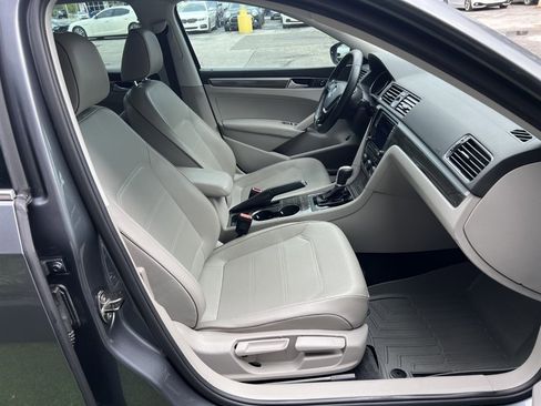 Used 2017 Volkswagen Passat 1.8T SE w/ SE Lighting Package image 17