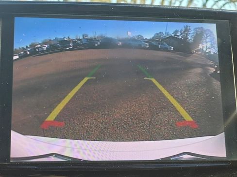 Used 2024 Chrysler Pacifica Touring-L image 12