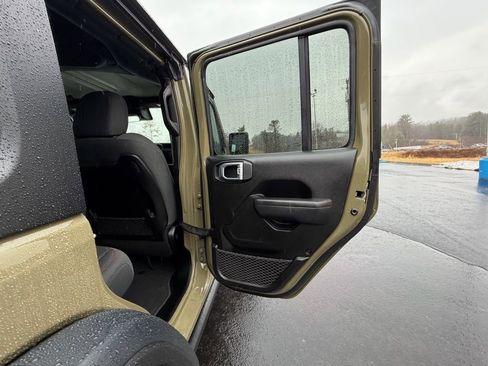 Used 2025 Jeep Wrangler Unlimited Rubicon image 22