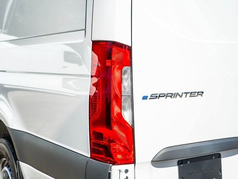 New 2024 Mercedes-Benz eSprinter 170 Cargo image 7