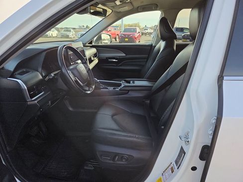 Used 2024 Toyota Grand Highlander XLE image 12