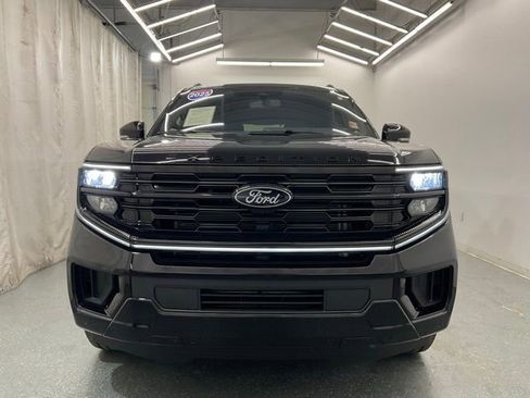 Used 2025 Ford Expedition Platinum w/ Stealth Appearance Package AWD/4WD image 3