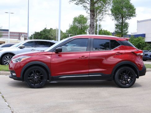 Used 2020 Nissan Kicks SR w/ SR Premium Package image 3