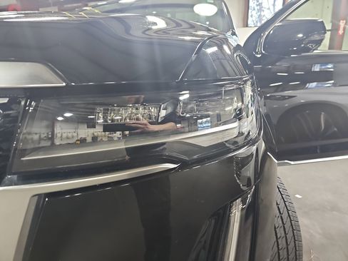 Used 2021 Cadillac Escalade ESV Premium Luxury image 34