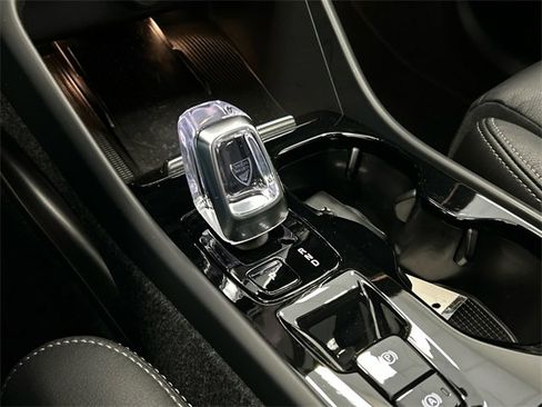 Certified 2025 Volvo XC40 B5 Plus image 18