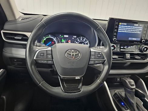 Used 2021 Toyota Highlander XLE image 16