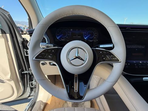 New 2026 Mercedes-Benz EQS 400 4MATIC SUV image 19