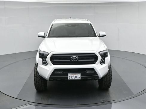 Used 2025 Toyota Tacoma SR5 AWD/4WD image 38