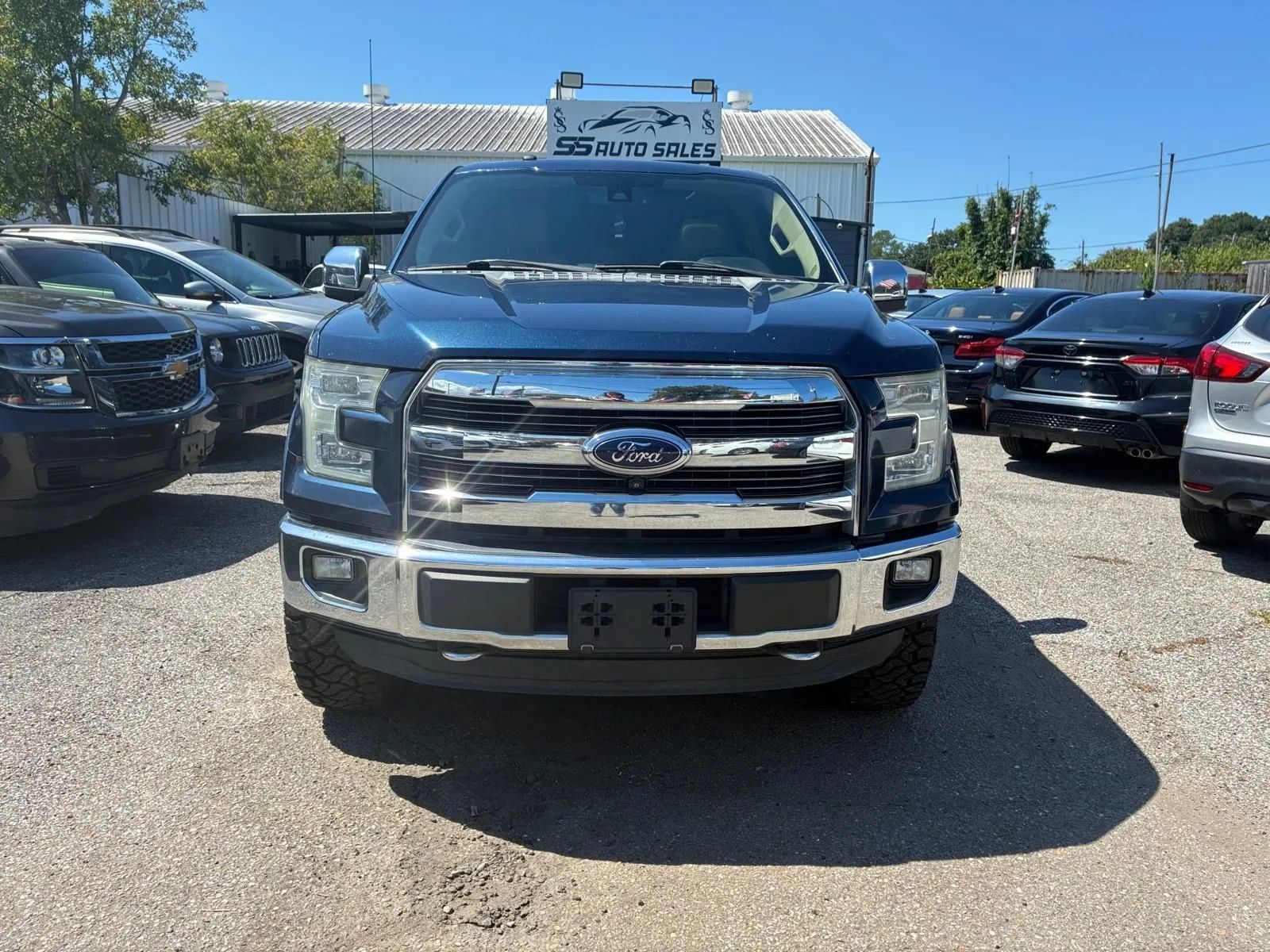 Used 2016 Ford F150 Lariat w/ Equipment Group 502A Luxury AWD/4WD image 3