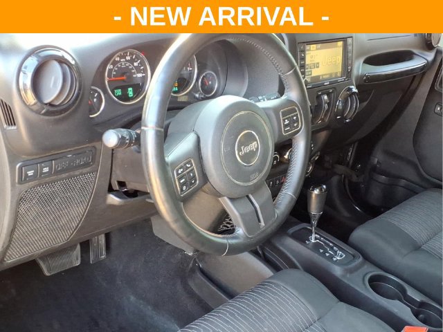 Used 2012 Jeep Wrangler Unlimited Rubicon w/ Connectivity Group AWD/4WD image 15