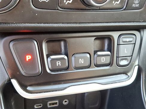 Used 2019 GMC Terrain SLE w/ Driver Convenience Package image 14