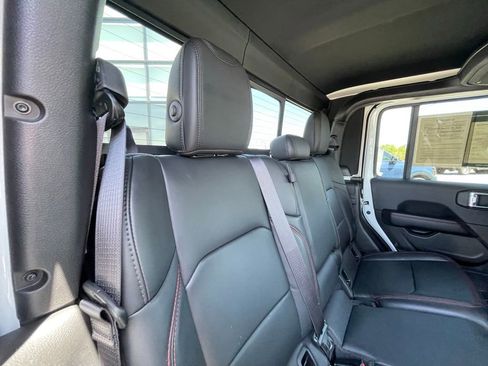 Used 2024 Jeep Gladiator Rubicon w/ Convenience Group image 25