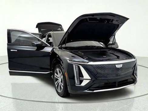 Used 2024 Cadillac Lyriq Luxury AWD/4WD image 11