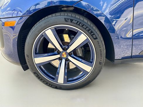 Used 2023 Porsche Macan S AWD/4WD image 41