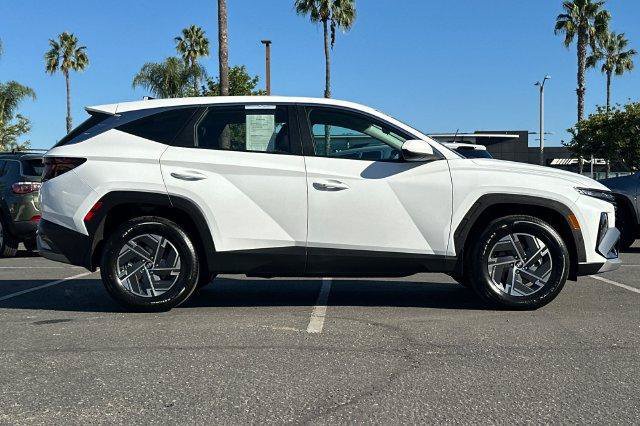 Certified 2026 Hyundai Tucson Blue SE AWD/4WD image 3