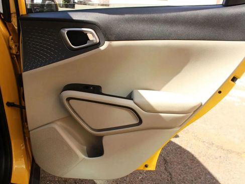 Used 2020 Kia Soul S FWD image 19