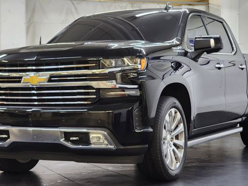 Used 2019 Chevrolet Silverado 1500 High Country w/ Technology Package AWD/4WD image 8