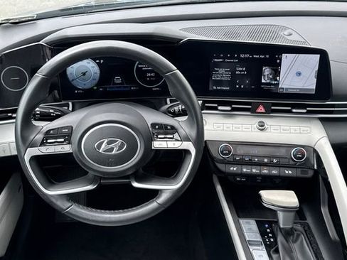 Used 2023 Hyundai Elantra Limited FWD image 14