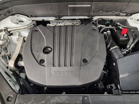 Used 2025 Volvo XC90 B5 Plus image 33