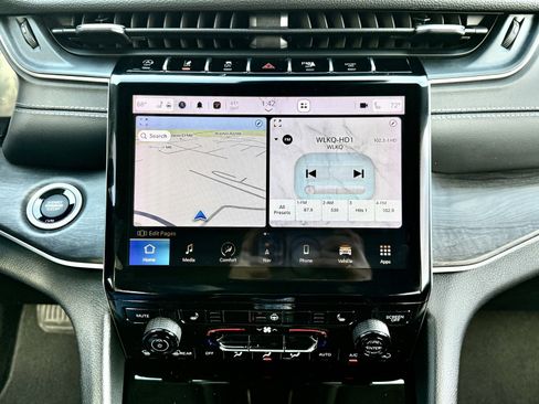 Used 2023 Jeep Grand Cherokee Limited image 29