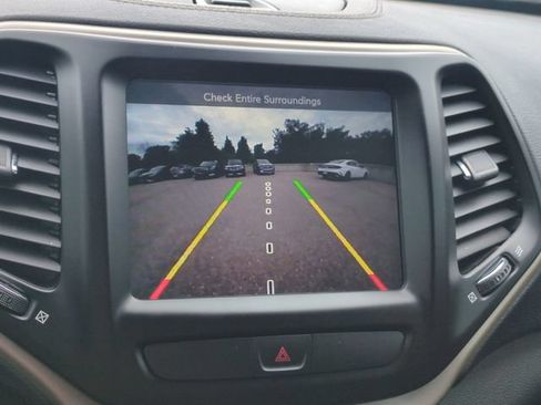 Used 2017 Jeep Cherokee High Altitude AWD/4WD image 10