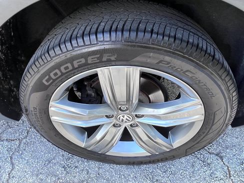 Used 2018 Volkswagen Tiguan SEL Premium FWD image 21