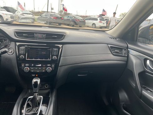 Used 2019 Nissan Rogue SV FWD image 17