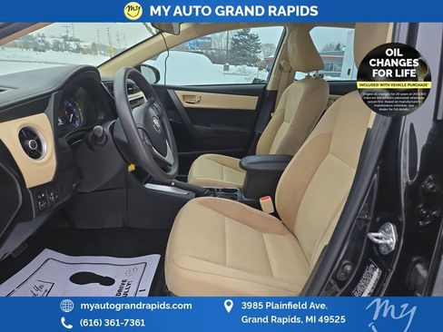 Used 2019 Toyota Corolla LE image 9