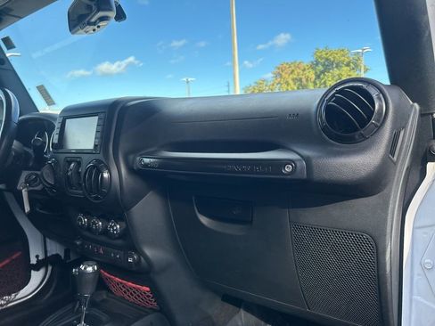 Used 2018 Jeep Wrangler Unlimited Rubicon image 23