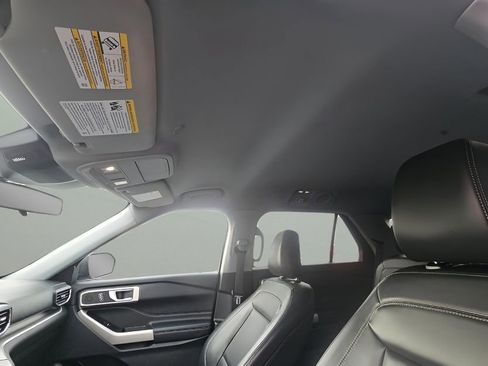 Used 2021 Ford Explorer XLT w/ Equipment Group 202A image 13