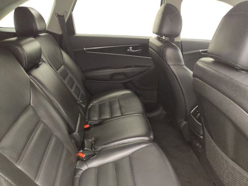 Used 2019 Kia Sorento L FWD image 19