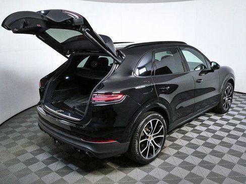 Certified 2023 Porsche Cayenne AWD/4WD image 28