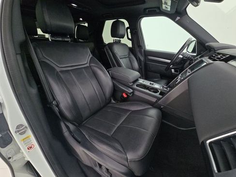 Used 2020 Land Rover Discovery Landmark image 8