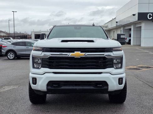 Used 2024 Chevrolet Silverado 2500 LT image 2