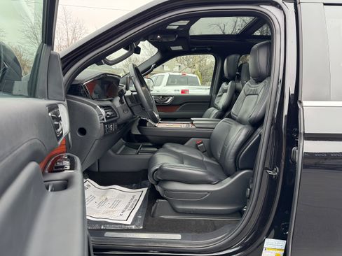 Used 2024 Lincoln Navigator Reserve AWD/4WD image 10