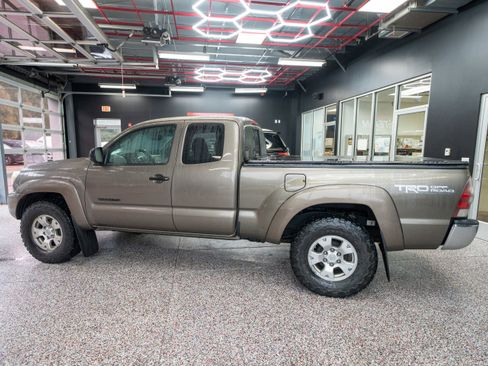 Used 2013 Toyota Tacoma 4x4 Access Cab V6 image 2
