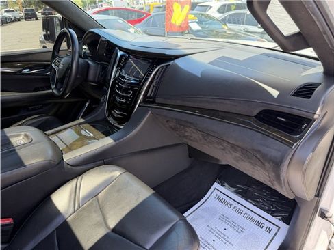 Used 2017 Cadillac Escalade Platinum RWD image 37