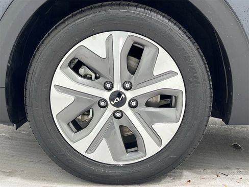Used 2022 Kia Niro EX image 10