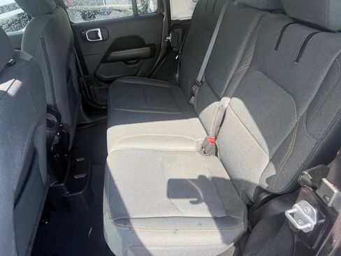 Used 2025 Jeep Wrangler Unlimited Sahara AWD/4WD image 40