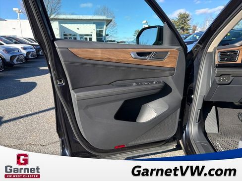 Certified 2025 Volkswagen Atlas SE image 11