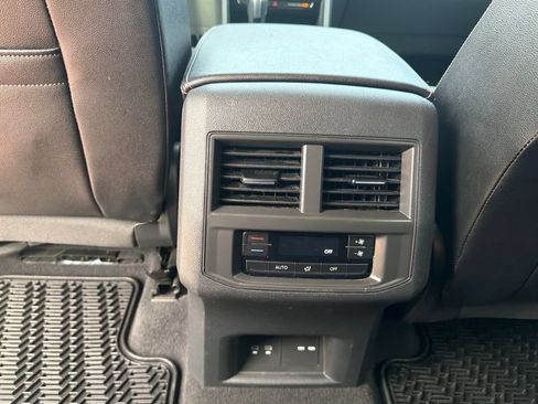 Used 2023 Volkswagen Atlas SE w/ Black Wheel Package AWD/4WD image 26