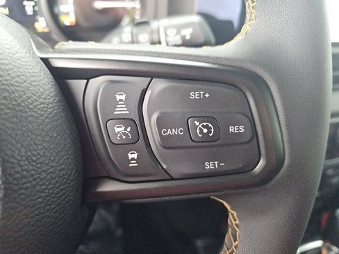 Used 2024 Jeep Wrangler Unlimited image 15