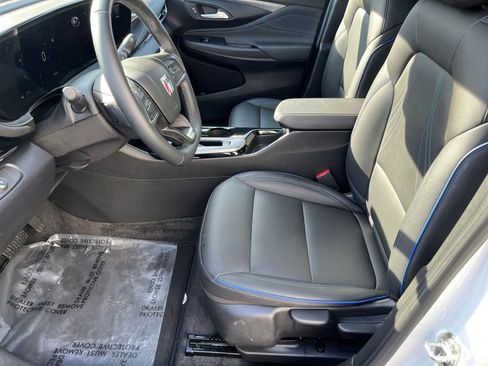 Used 2025 Buick Envista Sport Touring image 24