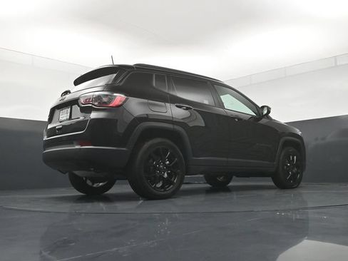 Used 2026 Jeep Compass Latitude AWD/4WD image 24