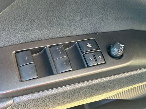 Used 2023 Toyota Camry SE image 7