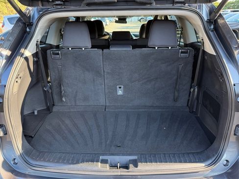 Used 2024 Toyota Highlander LE image 20