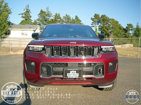New 2025 Jeep Grand Cherokee Overland w/ Luxury Tech Group IV image 8